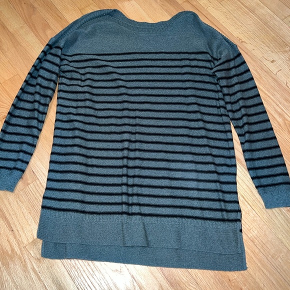 green with black stripes sweater - Picture 2 of 2